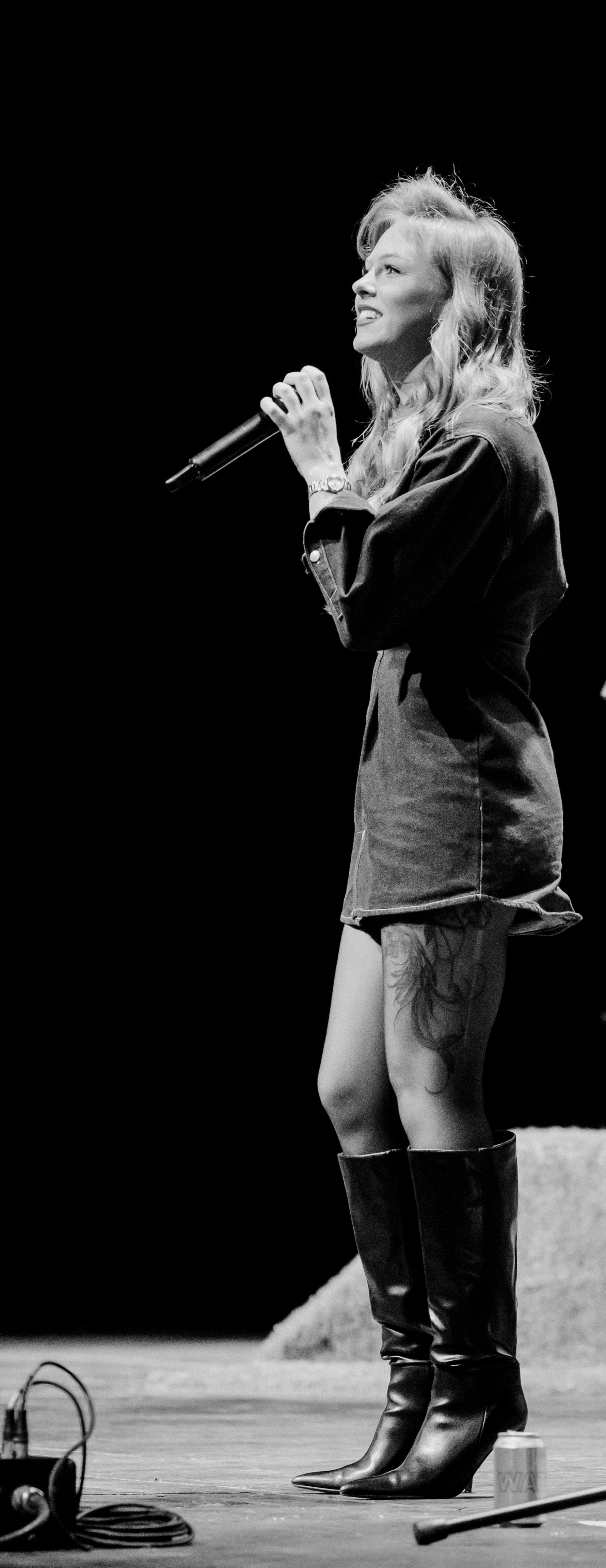 Rebecca auchterlonie Singer